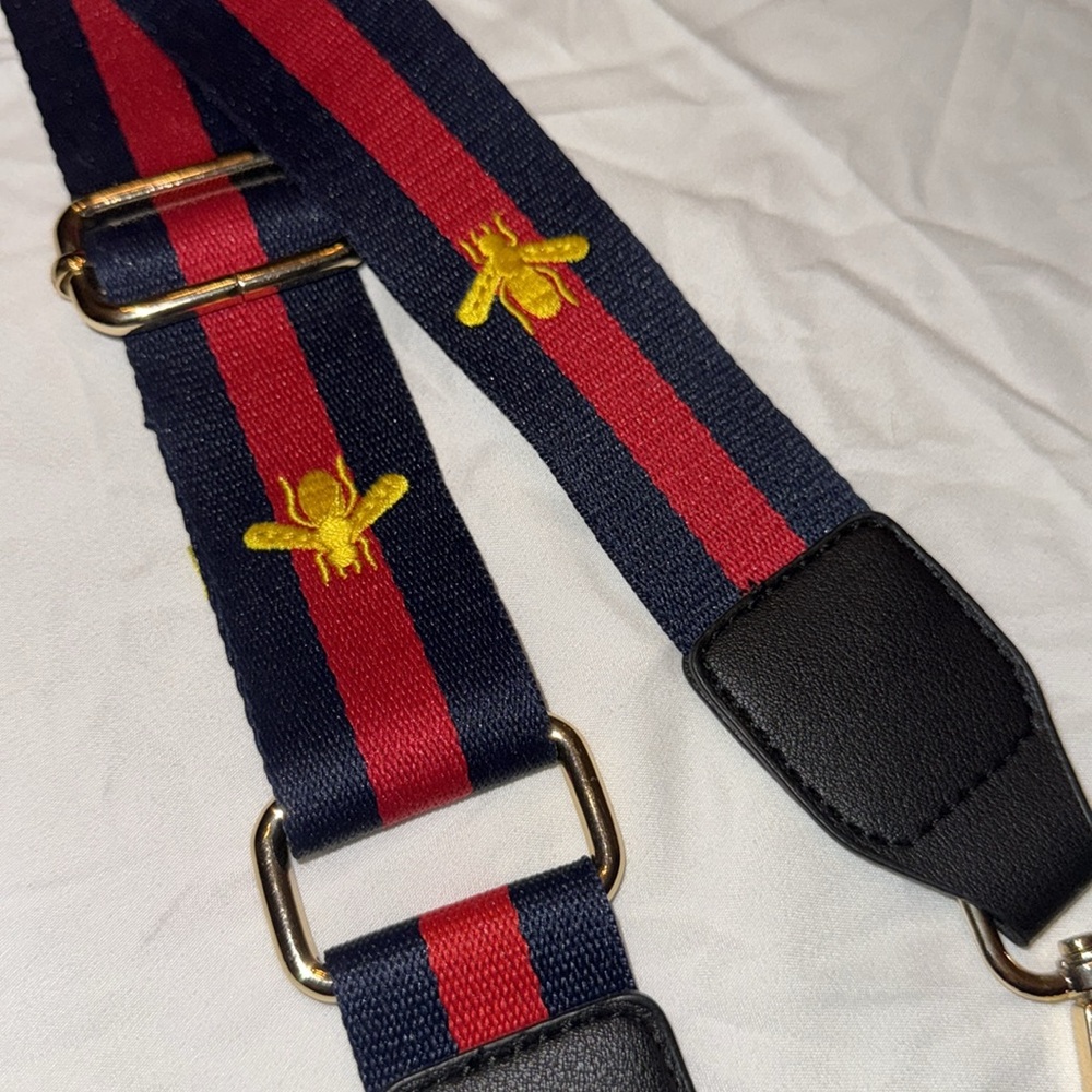 Stylish Red and Blue Bag Strap NWOT - Picture 2 of 2